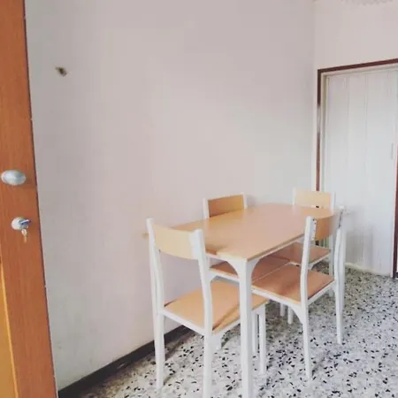 Rosso - Over The Rainbow - -check In And Check Out On Saturday *